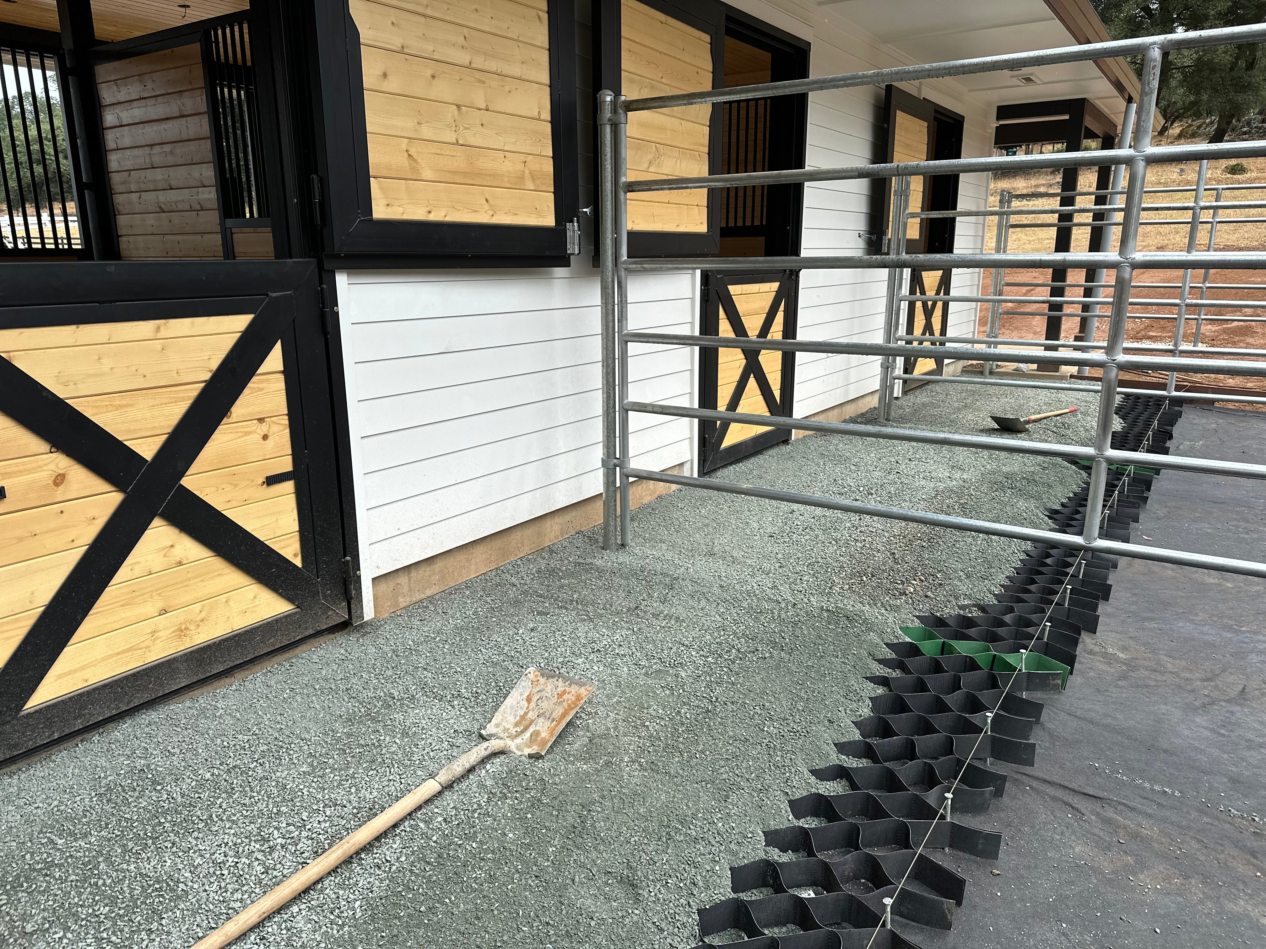 Bundle of 4 Lighthoof Panels and Geotextile Fabric